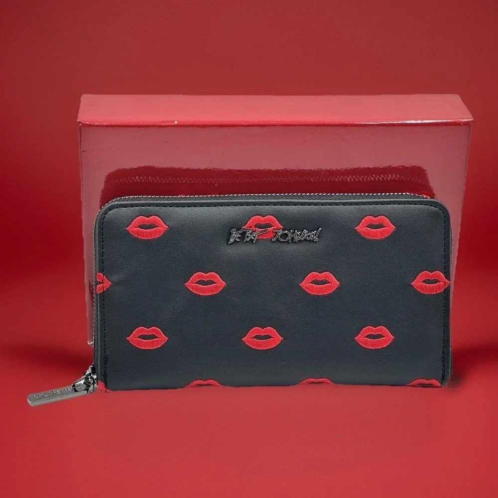 Betsey Johnson Red Lips Zip Around Wristlet Wallet Black Gift Box